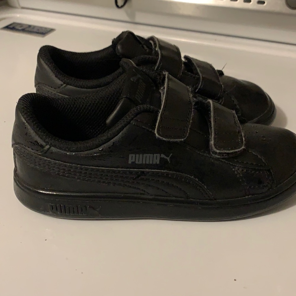 VELCO TODDLER PUMAs.